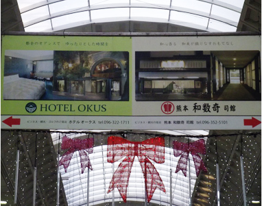 曲がる箇所にある吊看板